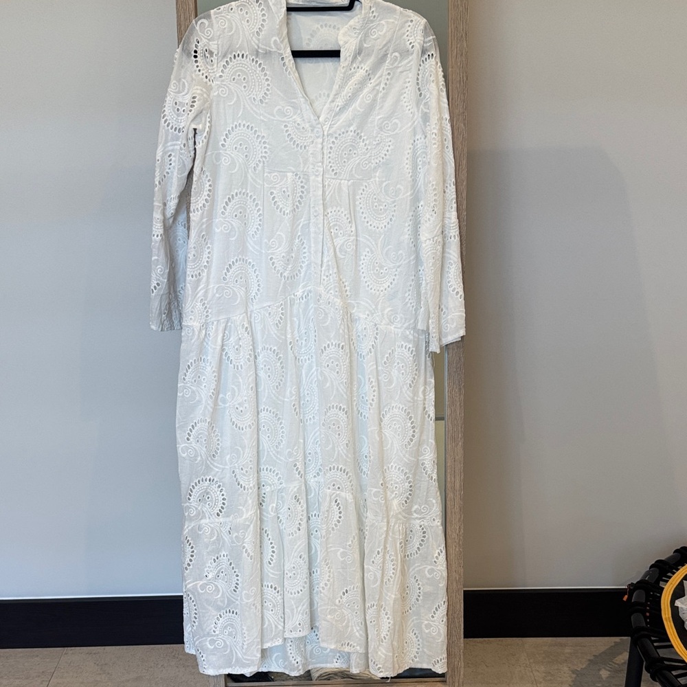 Chic White Long Sleeve eyelet Dress